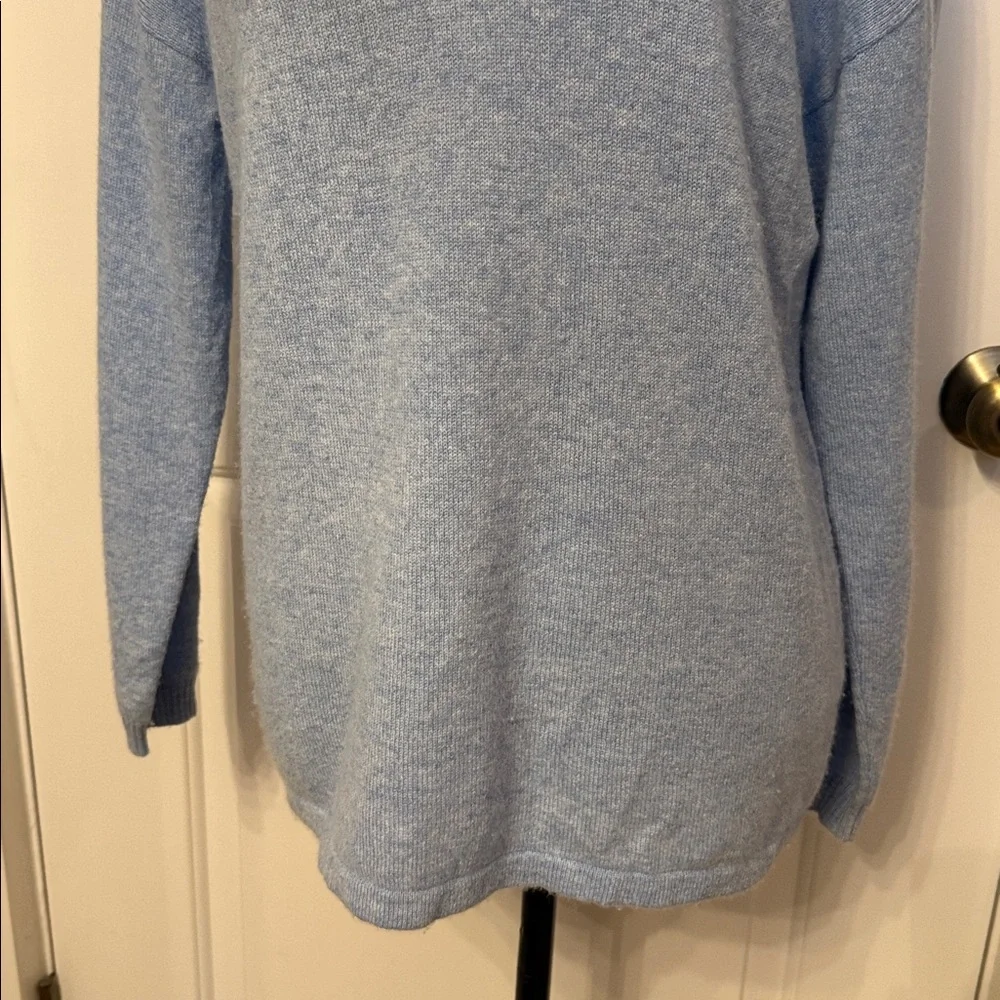 J. McLAUGHLIN SWEATER V-NECK & BACK LIGHT BLUE CASHMERE LONG SLEEVE SIZE S